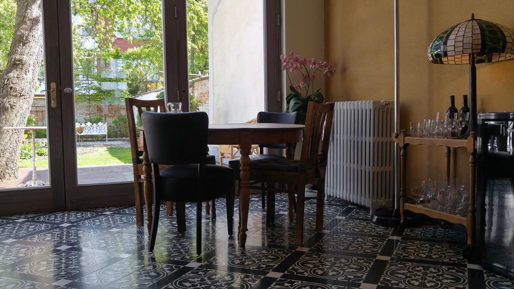Bed & Breakfast Exterlaer Антверпен Екстериор снимка